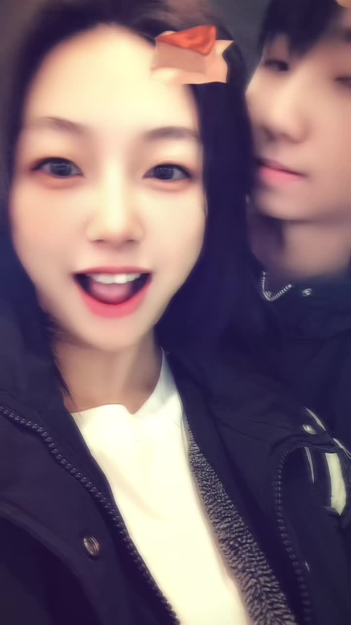 贴在一起的我们的视频画面